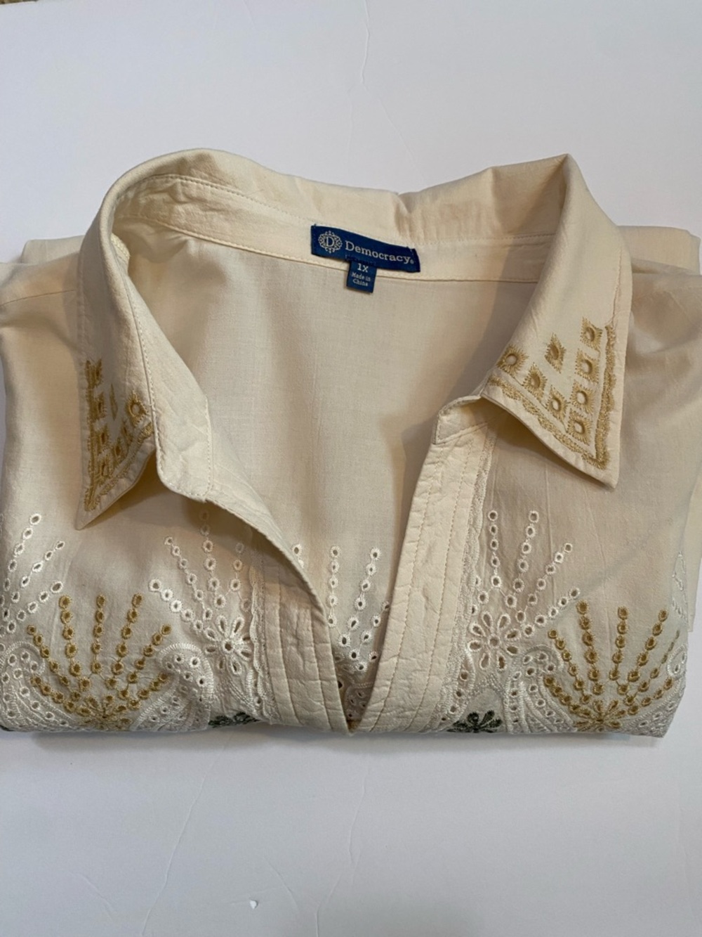 Democracy 1X Cream Colored Embroidered Collared Button-Down Puff Sleeve Blouse - Picture 9 of 10